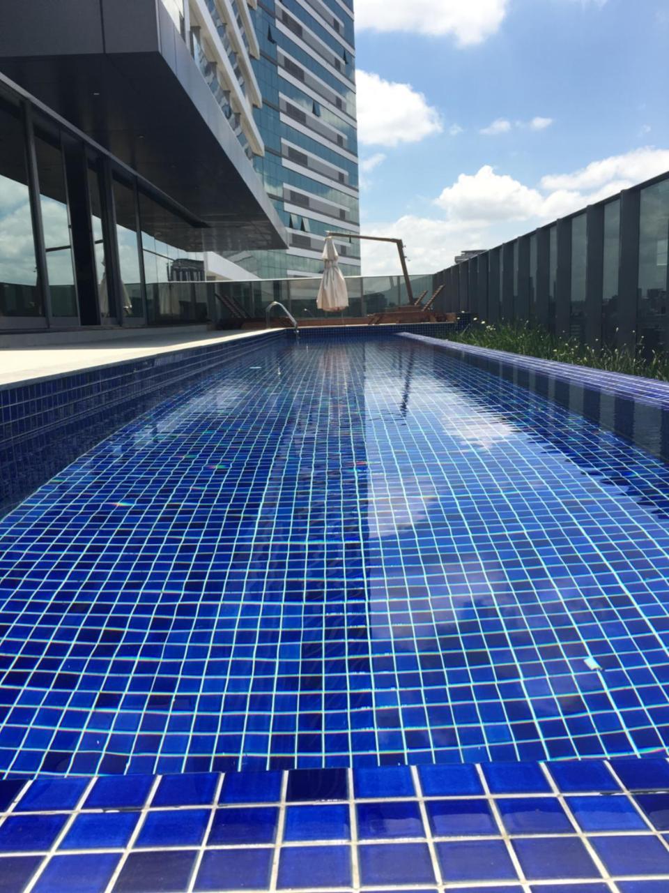 Estudio moderno com linda vista para a Serra Curitiba Bagian luar foto