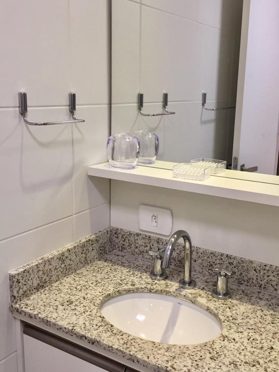 Estudio moderno com linda vista para a Serra Curitiba Bagian luar foto